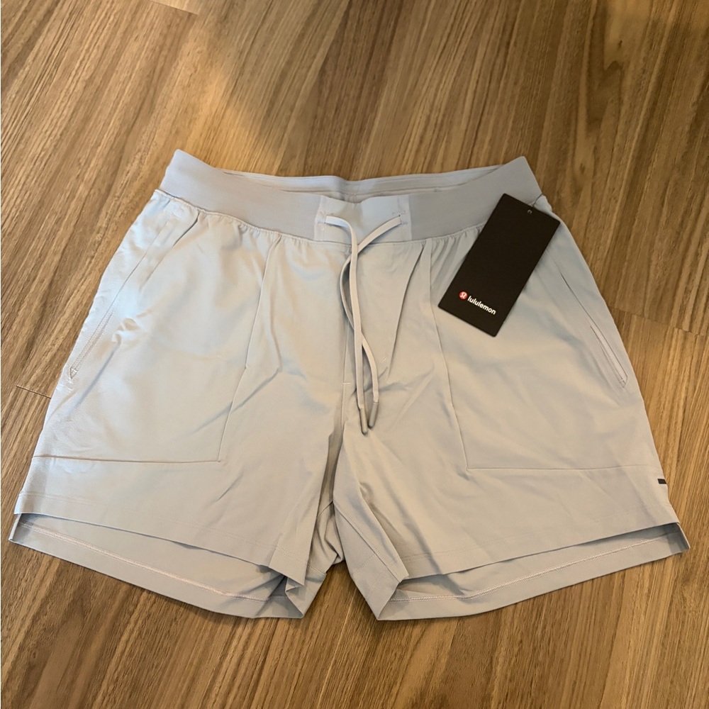 Lululemon Men's License to Train Linerless 5” Shorts in Light Gray